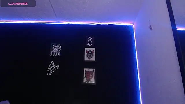 Snapshot of niakat_ chatting on 12-17-24, 01:18 niakat  online show from 12-17-24, 01:18