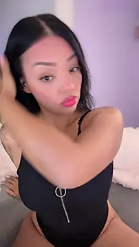 Sara LipsX online show from 03-25-26, 02:06