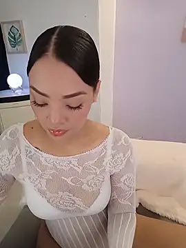 Sara LipsX online show from 04-12-26, 08:47