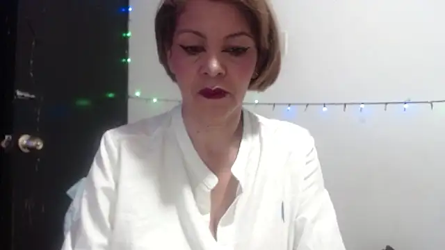 Snapshot of electra-mommy chatting on 06-10-26, 10:03 electra-mommy online show from 06-10-26, 10:03