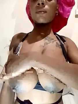 Snapshot of BarbieDoll_03 chatting on 10-06-25, 10:18 BarbieDoll 03 online show from 10-06-25, 10:18