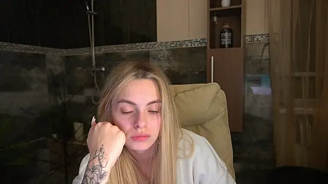 ChloeBrightt online show from 12-17-25, 08:48