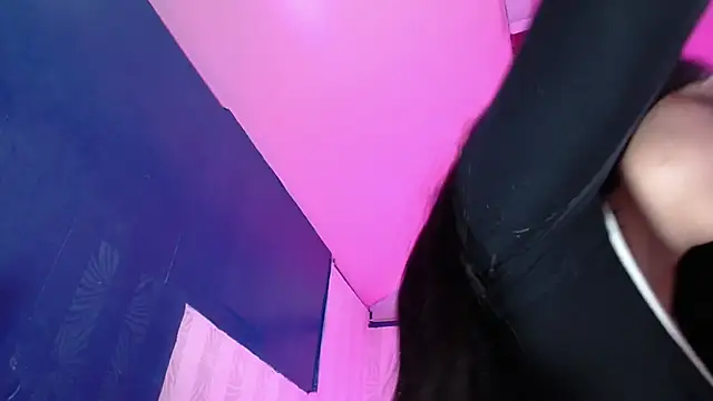 Snapshot of vitoria23_ chatting on 06-05-26, 02:12 vitoria23 online show from 06-05-26, 02:12