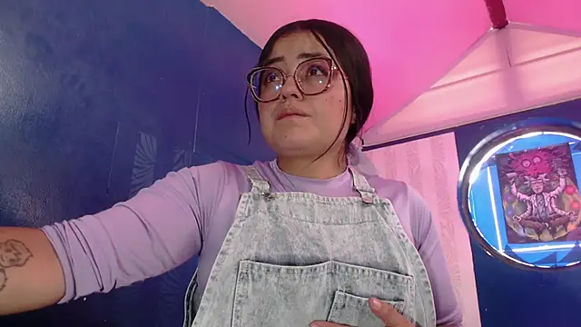 Snapshot of vitoria23_ chatting on 06-06-26, 02:33 vitoria23 online show from 06-06-26, 02:33