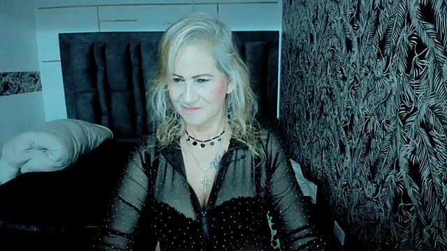 ScarletHoot  online show from 10-22-25, 11:54