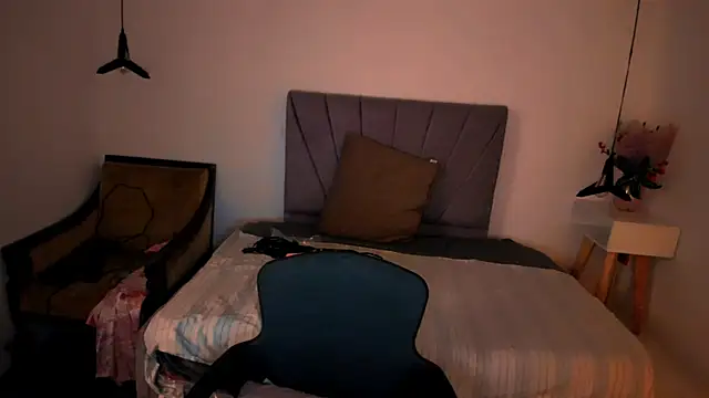 ScarletHoot  online show from 05-27-26, 05:32