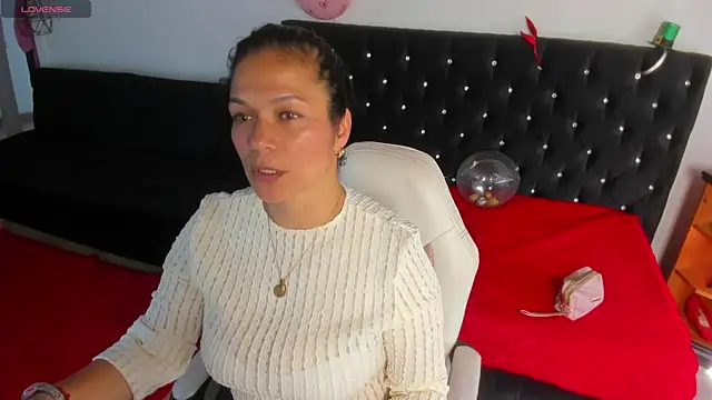Snapshot of Aliciia_cute1 chatting on 05-30-26, 07:33 Aliciia cute1 online show from 05-30-26, 07:33