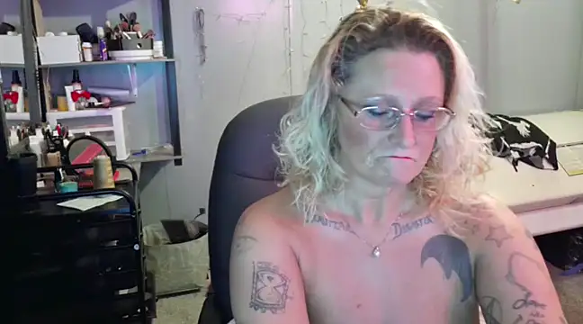 Lisalovely6981 online show from 01-22-25, 09:24