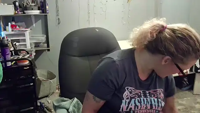 Lisalovely6981 online show from 02-06-25, 10:10