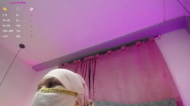 Snapshot of Uzziah_Sabag chatting on 10-28-25, 12:03 Uzziah Sabag online show from 10-28-25, 12:03