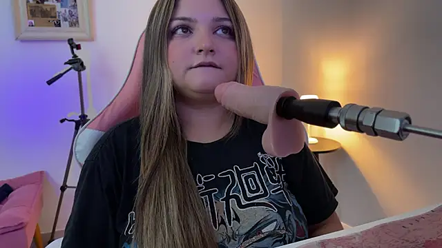 Snapshot of SweetPaige_ chatting on 03-04-26, 04:46 SweetPaige online show from 03-04-26, 04:46