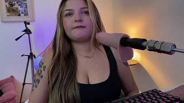 Snapshot of SweetPaige_ chatting on 03-07-26, 01:57 SweetPaige online show from 03-07-26, 01:57