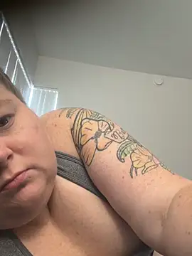 Snapshot of BBW2320 chatting on 11-05-25, 12:27 BBW2320 online show from 11-05-25, 12:27