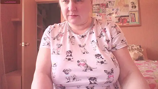 Snapshot of mira_robinsonnn chatting on 04-01-26, 01:39 mira robinsonnn online show from 04-01-26, 01:39