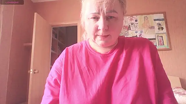 Snapshot of mira_robinsonnn chatting on 04-06-26, 04:46 mira robinsonnn online show from 04-06-26, 04:46