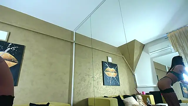 Snapshot of Elle_Vie chatting on 01-27-25, 10:38 Elle Vie online show from 01-27-25, 10:38