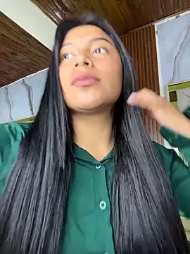 LinnaGardenia online show from 03-07-26, 01:08