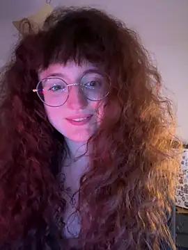 Snapshot of _foxygirl_ chatting on 03-18-25, 09:53 foxygirl online show from 03-18-25, 09:53