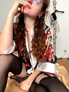 Snapshot of _foxygirl_ chatting on 10-15-25, 08:58 foxygirl online show from 10-15-25, 08:58