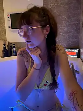 Snapshot of _foxygirl_ chatting on 11-12-25, 02:17 foxygirl online show from 11-12-25, 02:17