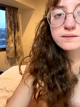 Snapshot of _foxygirl_ chatting on 11-25-25, 08:14 foxygirl online show from 11-25-25, 08:14