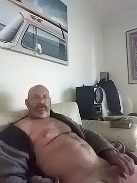 Snapshot of iambradz chatting on 02-20-25, 12:30 iambradz online show from 02-20-25, 12:30