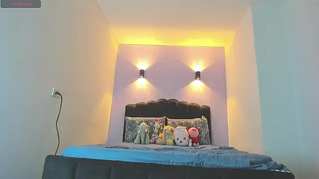 Sofia Clauss  online show from 10-17-25, 08:28