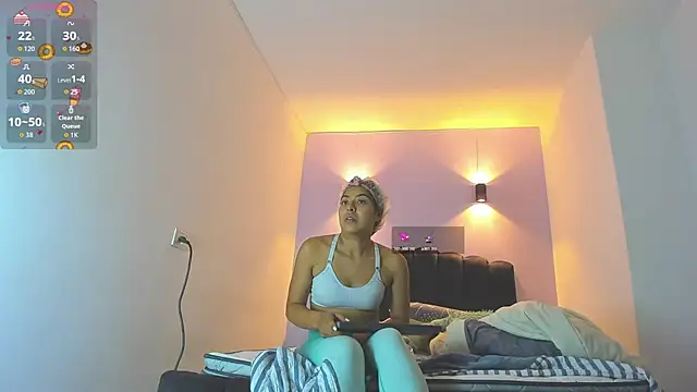 Sofia Clauss  online show from 10-21-25, 04:46