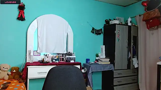 sensitive brunette online show from 11-27-25, 06:43