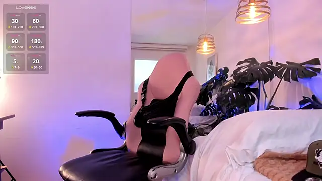 Tom cooper  online show from 12-04-25, 01:09