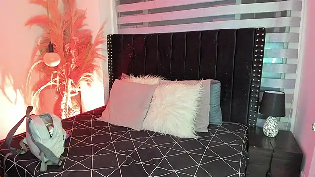 Snapshot of Sofiia-Rubb chatting on 03-21-25, 04:17 Sofiia-Rubb online show from 03-21-25, 04:17