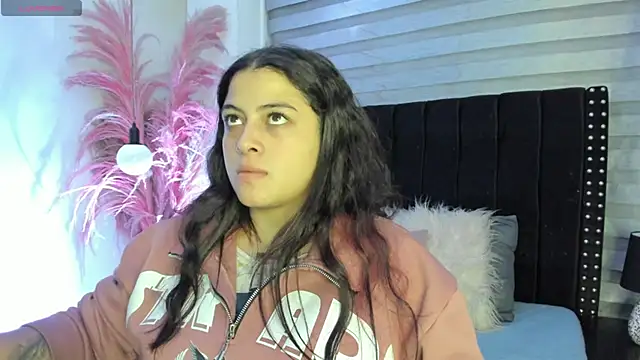 Snapshot of Sofiia-Rubb chatting on 09-12-25, 04:45 Sofiia-Rubb online show from 09-12-25, 04:45