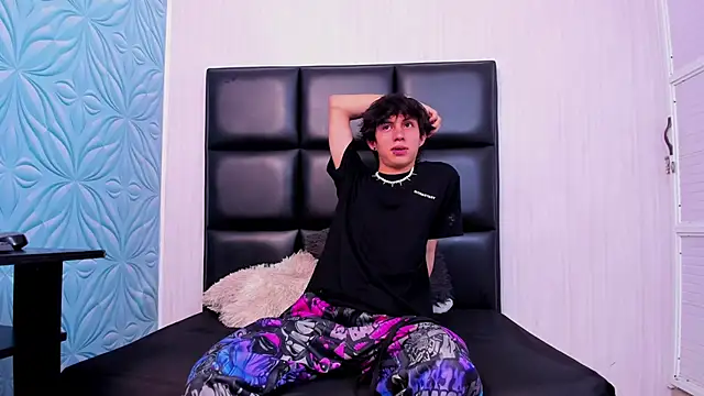 Snapshot of JeanRam18 chatting on 02-25-25, 11:52 JeanRam18 online show from 02-25-25, 11:52