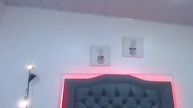 Snapshot of candy_lux_ chatting on 10-18-25, 07:03 candy lux online show from 10-18-25, 07:03
