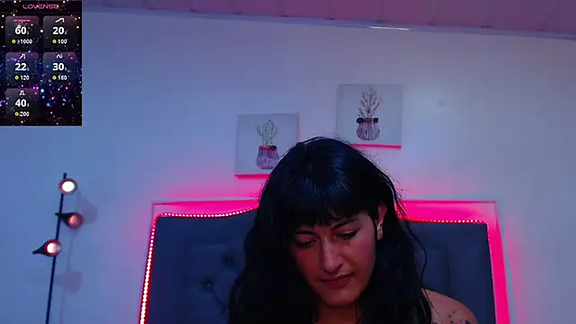Snapshot of candy_lux_ chatting on 05-15-26, 06:15 candy lux online show from 05-15-26, 06:15