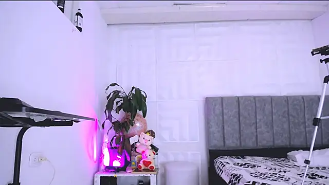 Snapshot of nataly_red chatting on 02-27-25, 06:53 nataly red online show from 02-27-25, 06:53