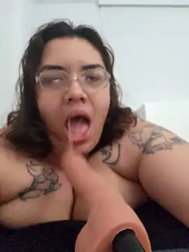 Snapshot of WitchiKitti chatting on 03-19-26, 05:22 WitchiKitti online show from 03-19-26, 05:22