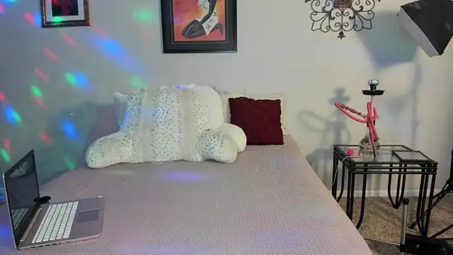 yiauana online show from 02-02-25, 04:26