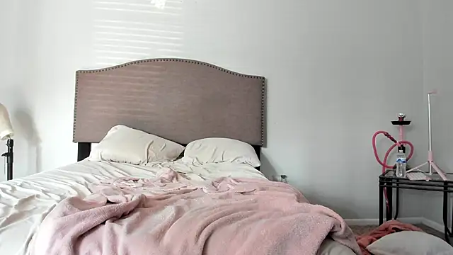 yiauana online show from 09-18-25, 02:19