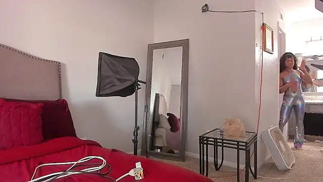 yiauana online show from 04-14-26, 07:53