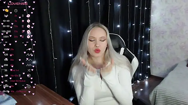 Snapshot of VikaPowers chatting on 03-08-25, 08:25 VikaPowers online show from 03-08-25, 08:25