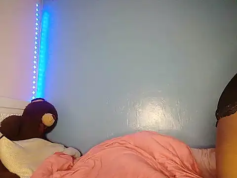 Snapshot of cyberbunnie chatting on 03-18-25, 02:15 cyberbunnie online show from 03-18-25, 02:15