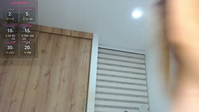 Snapshot of dollface17 chatting on 03-13-25, 01:54 dollface17 online show from 03-13-25, 01:54