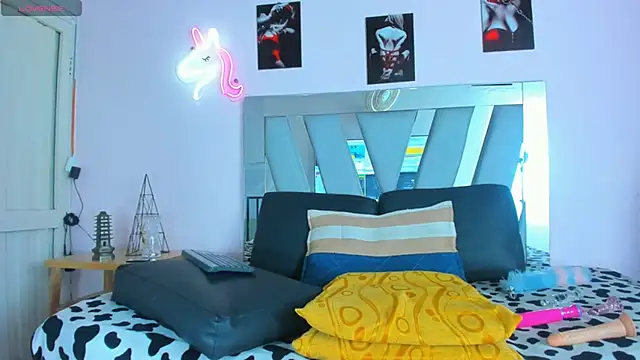 Snapshot of hailyehot chatting on 12-27-24, 06:24 hailyehot online show from 12-27-24, 06:24