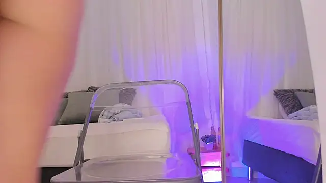 Petite Lucie online show from 12-06-24, 10:08