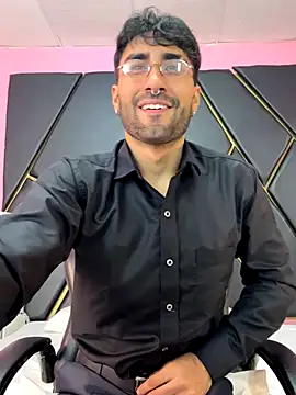 Snapshot of MilanZaire chatting on 10-12-25, 12:31 MilanZaire online show from 10-12-25, 12:31