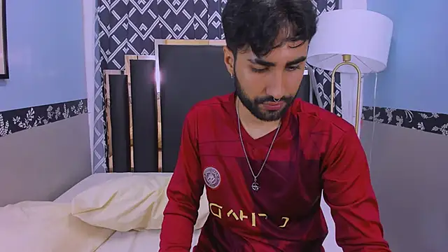 Snapshot of MilanZaire chatting on 10-24-25, 12:30 MilanZaire online show from 10-24-25, 12:30