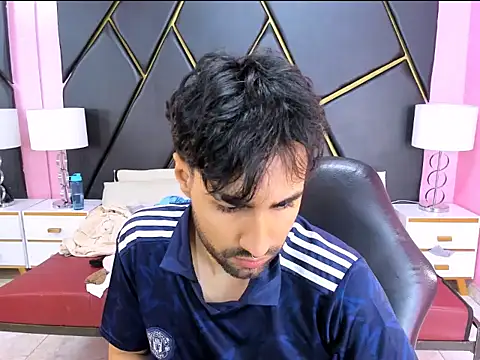 Snapshot of MilanZaire chatting on 10-29-25, 01:19 MilanZaire online show from 10-29-25, 01:19