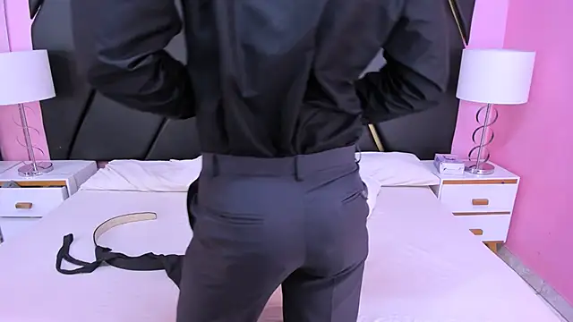 Snapshot of MilanZaire chatting on 11-15-25, 09:43 MilanZaire online show from 11-15-25, 09:43