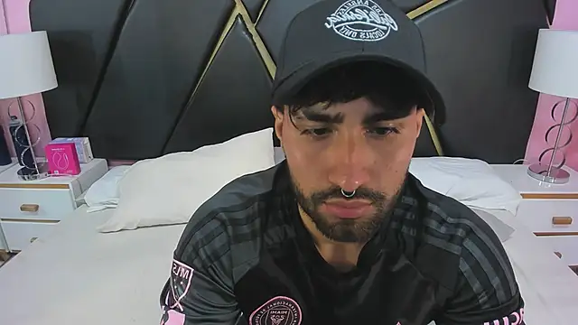 Snapshot of MilanZaire chatting on 11-26-25, 12:33 MilanZaire online show from 11-26-25, 12:33